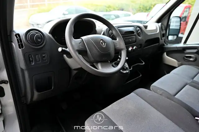 Renault Master view 11