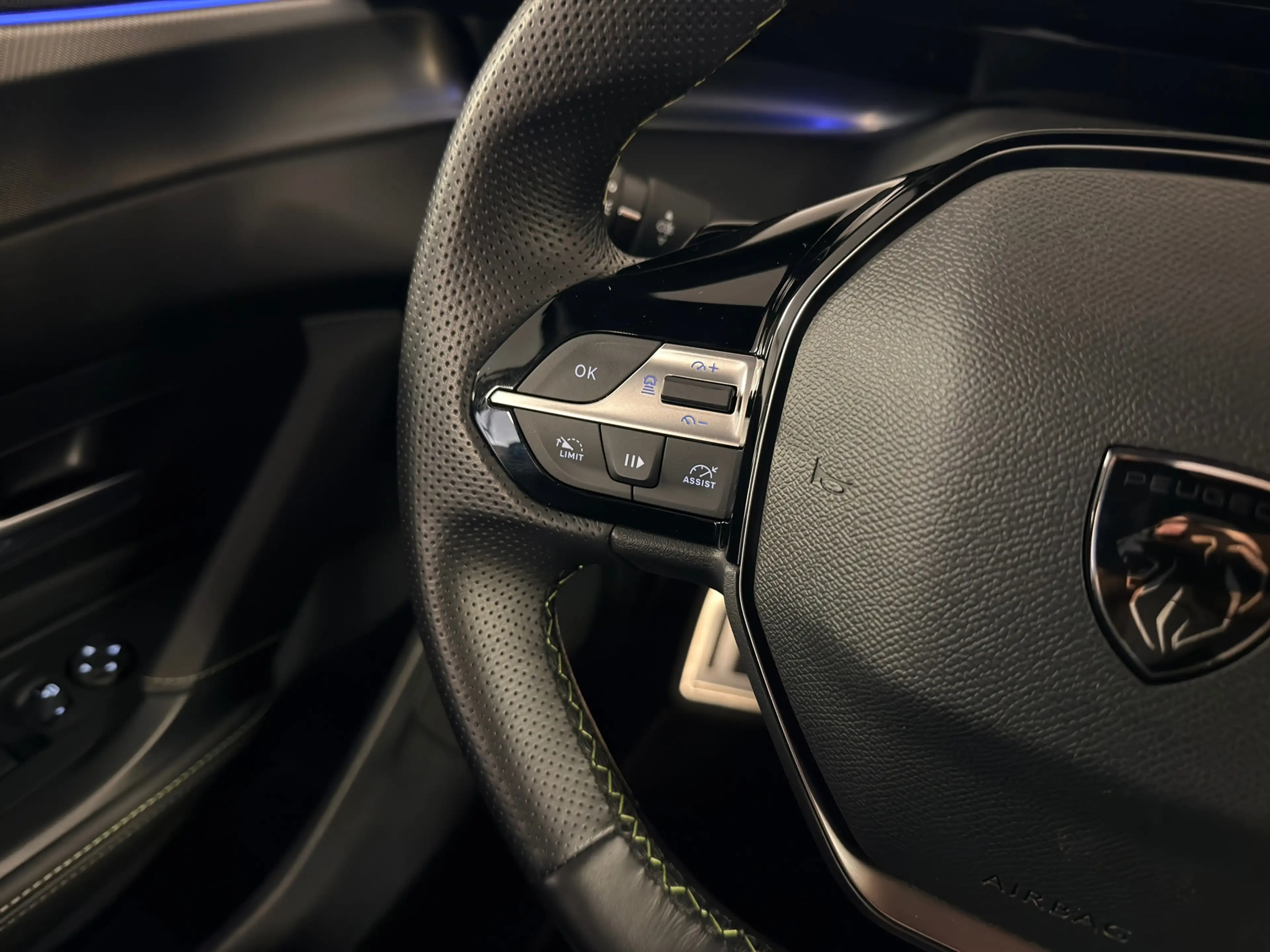 Peugeot 308 SW 1.6 Plug-in Hybrid 225 GT, Panoramadak, 360 Cam — photo 23