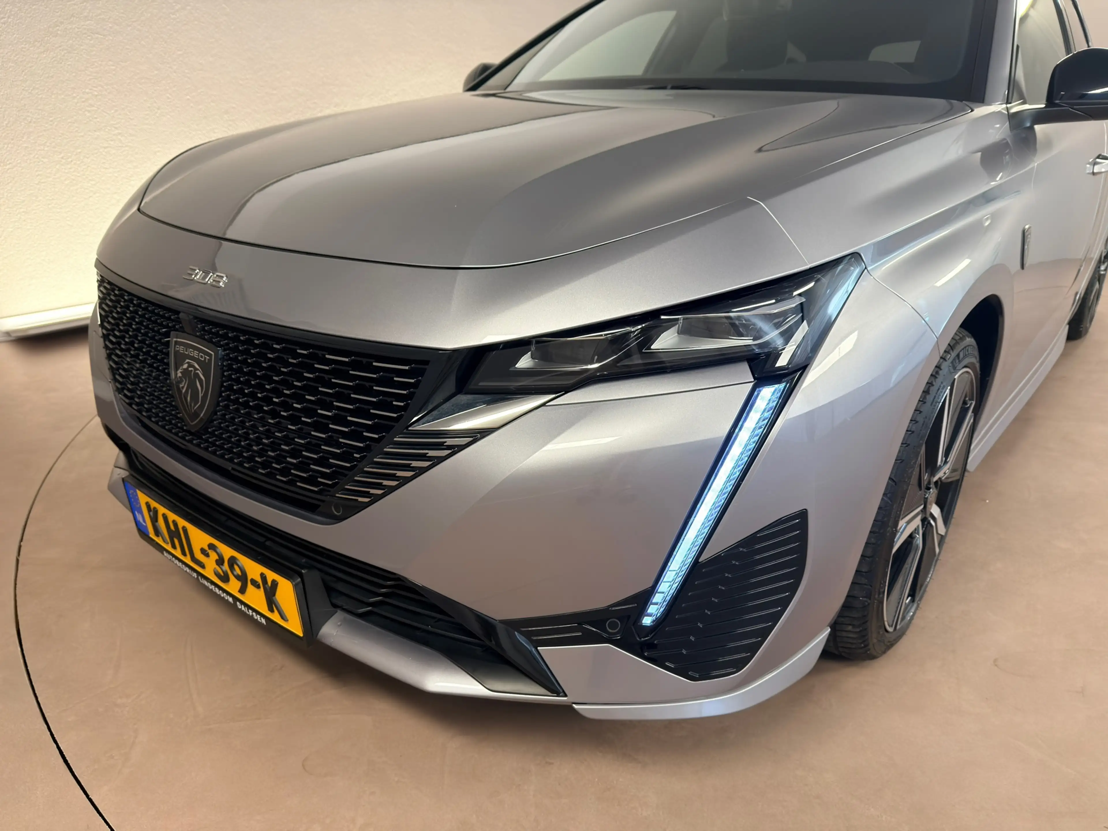 Peugeot 308 SW 1.6 Plug-in Hybrid 225 GT, Panoramadak, 360 Cam — photo 19
