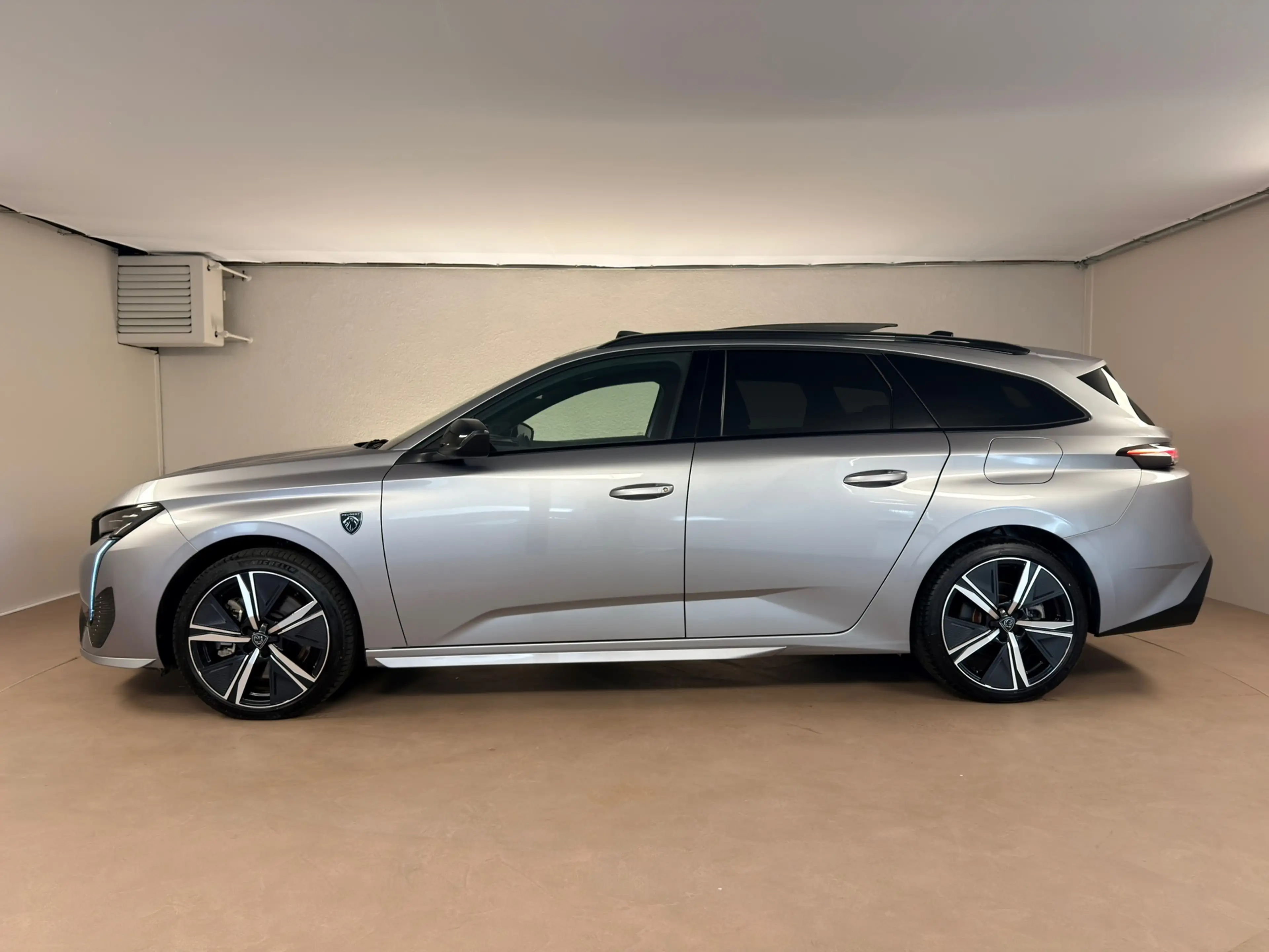 Peugeot 308 SW 1.6 Plug-in Hybrid 225 GT, Panoramadak, 360 Cam — photo 7