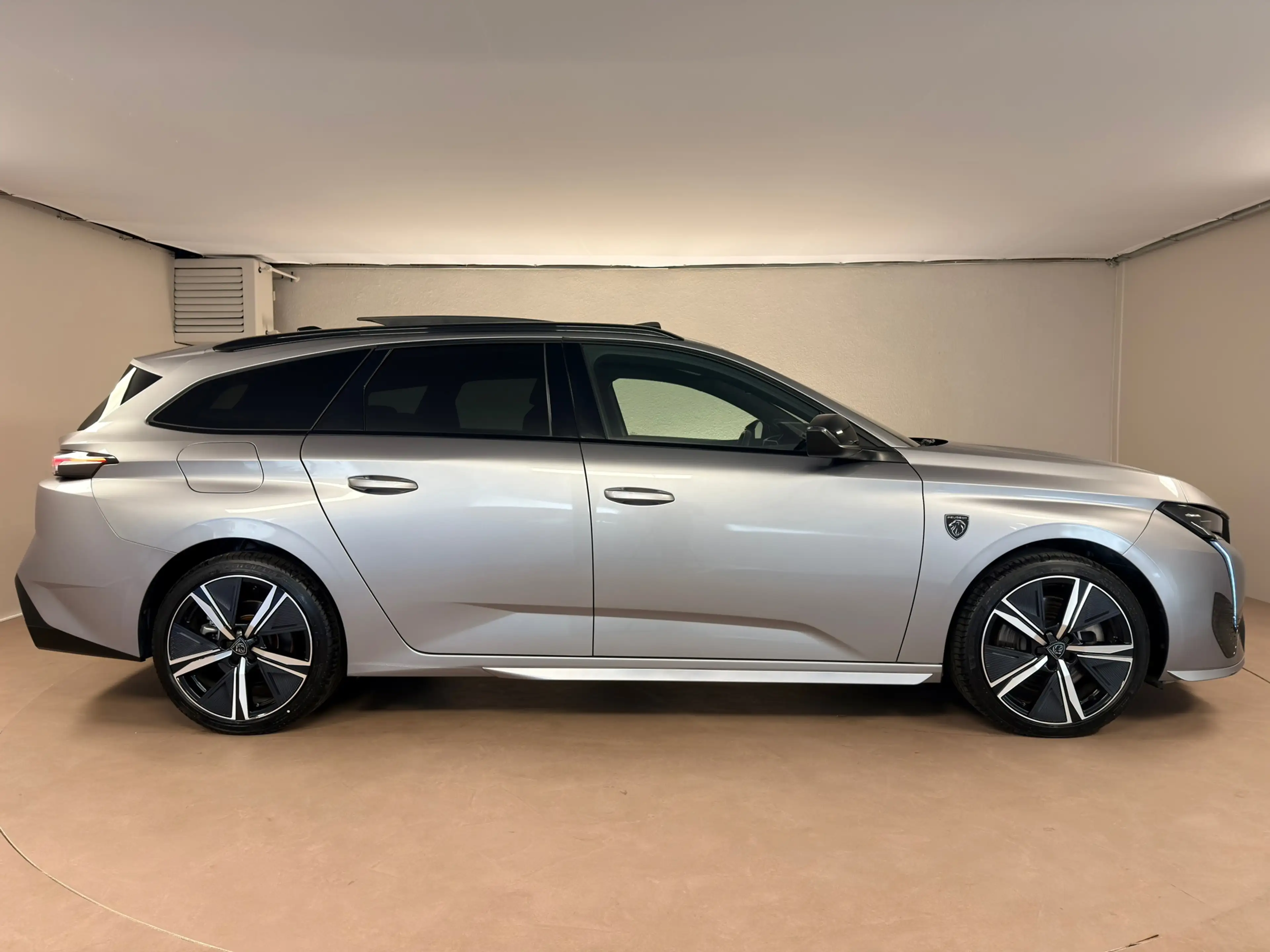 Peugeot 308 SW 1.6 Plug-in Hybrid 225 GT, Panoramadak, 360 Cam — photo 3
