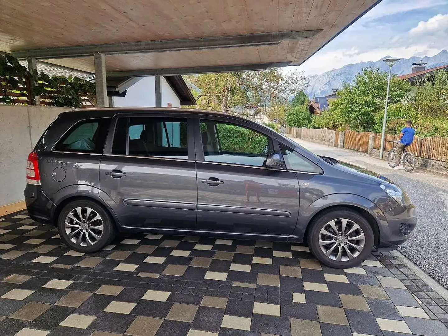 Opel Zafira Zafira 1,6 Style ecoflex Grau - 1