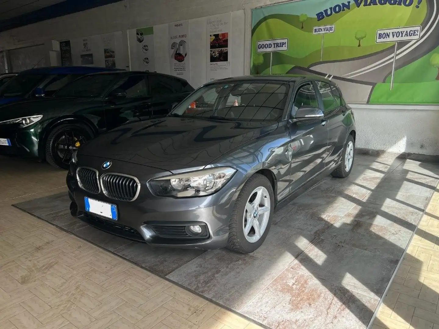 BMW 116 d 5p. Advantage Gris - 1