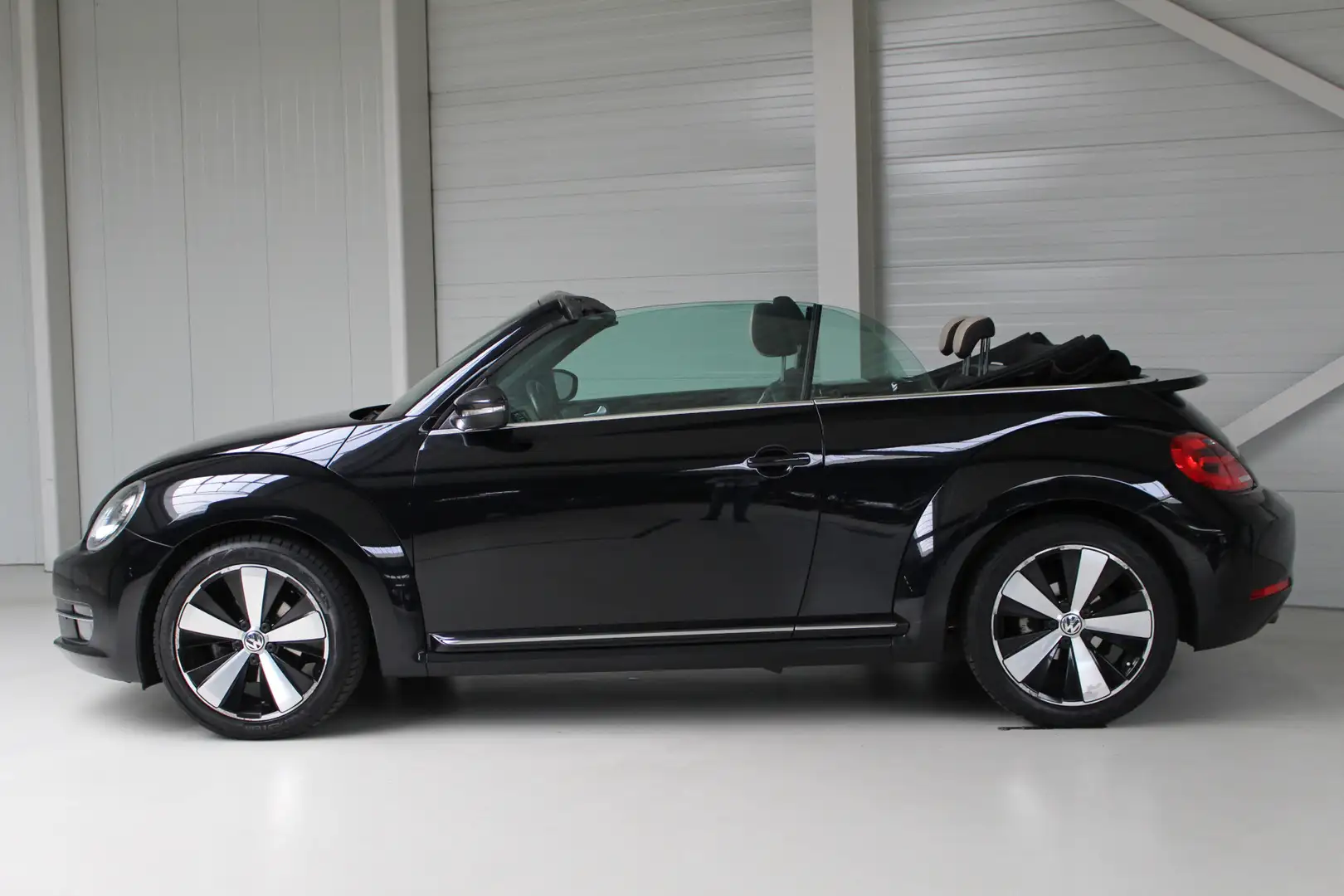 Volkswagen Beetle Cabriolet 1.2 TSI Design BlueMotion Navigatie | Do Noir - 2