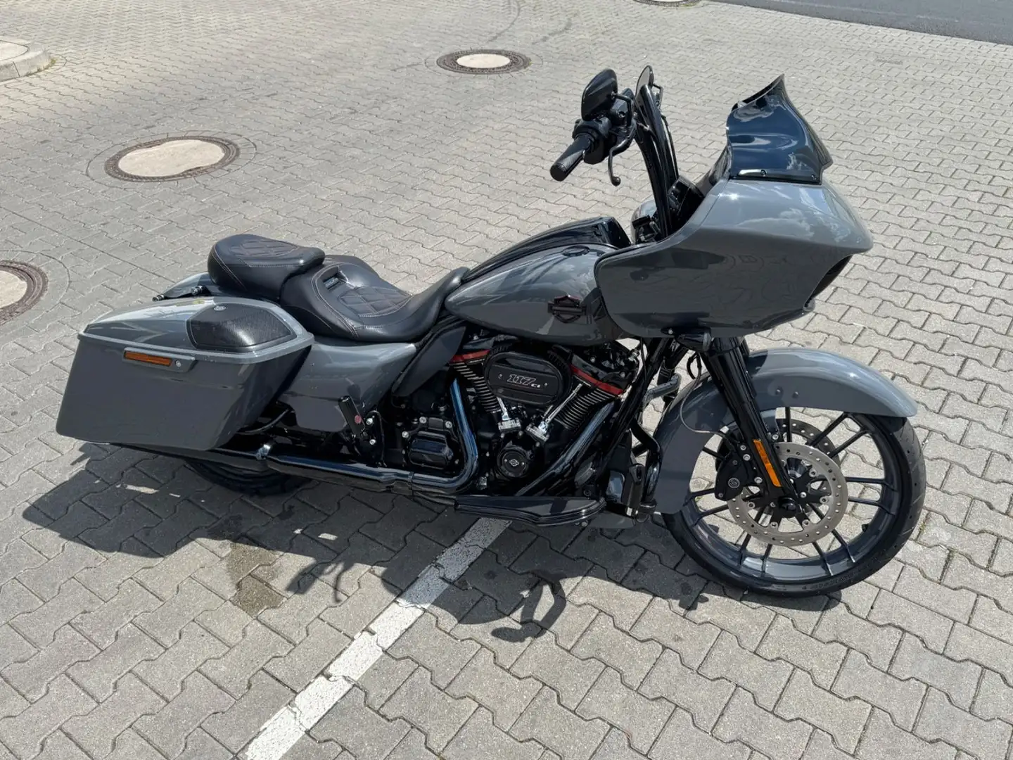 Harley-Davidson Road Glide CVO 117 5HD TRAUM! Grau - 2