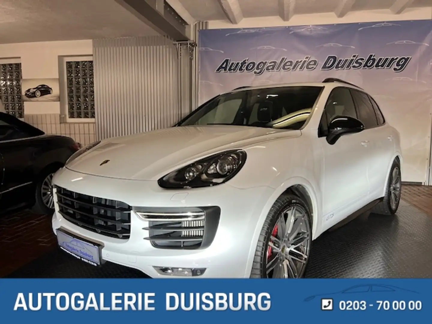 Porsche Cayenne GTS Pano AHK Kamera Memory Bose Alcantara Weiß - 1