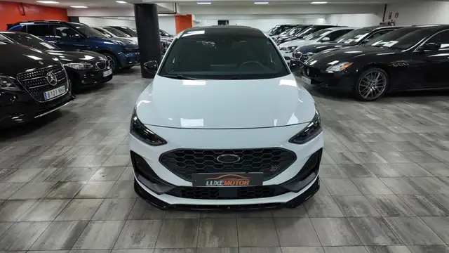 Ford Focus view 2