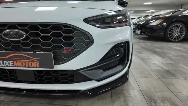 Ford Focus view 10