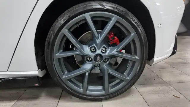 Ford Focus view 15