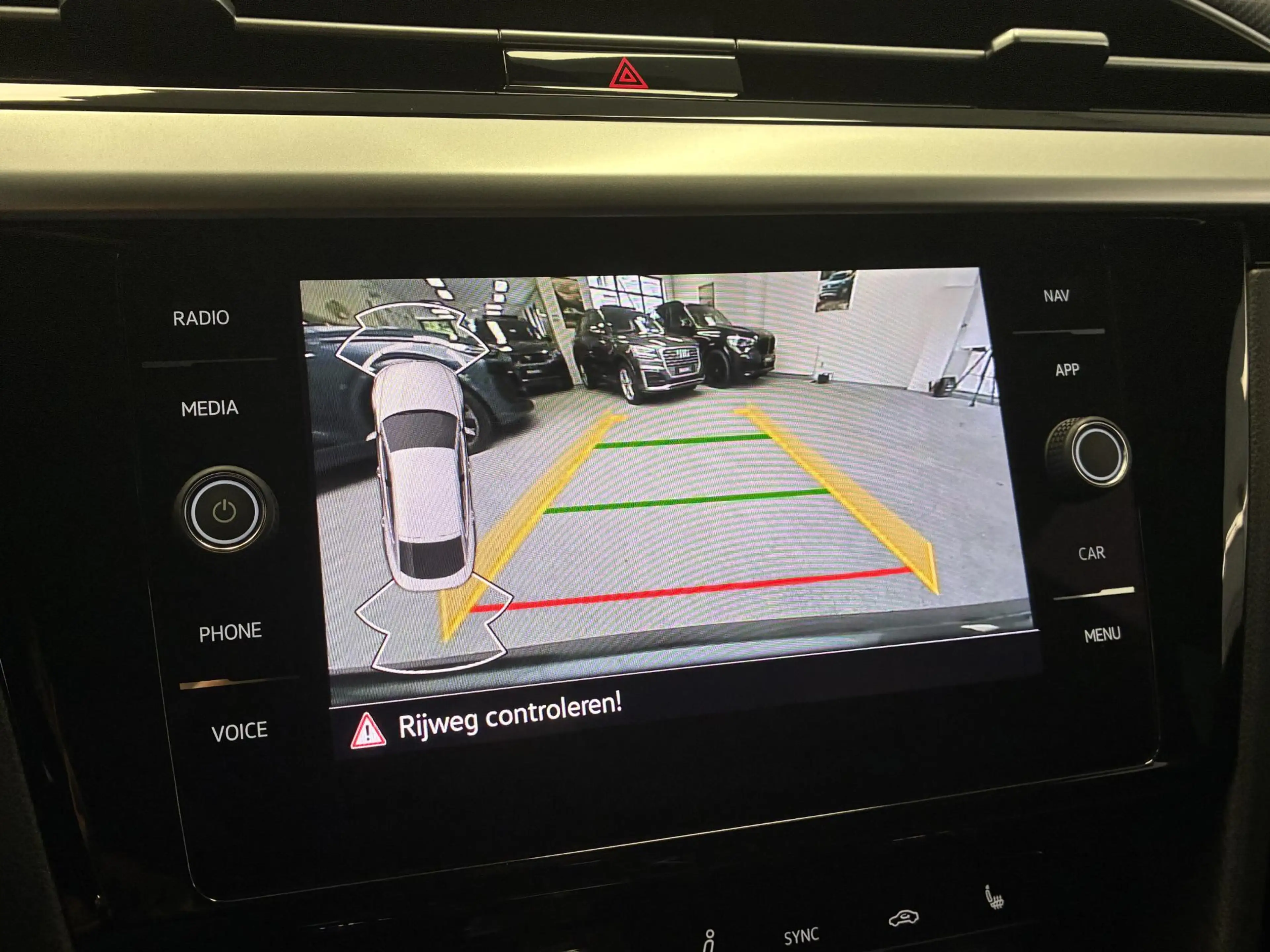 Volkswagen Arteon 2.0 TSI R-Line Business+ | LEDER | CARPLAY | CAMER — photo 23