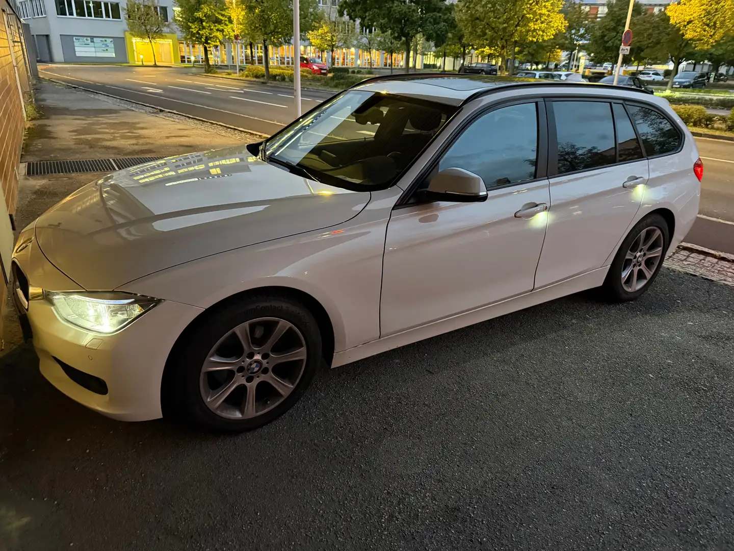 BMW 318 318d Touring Weiß - 2