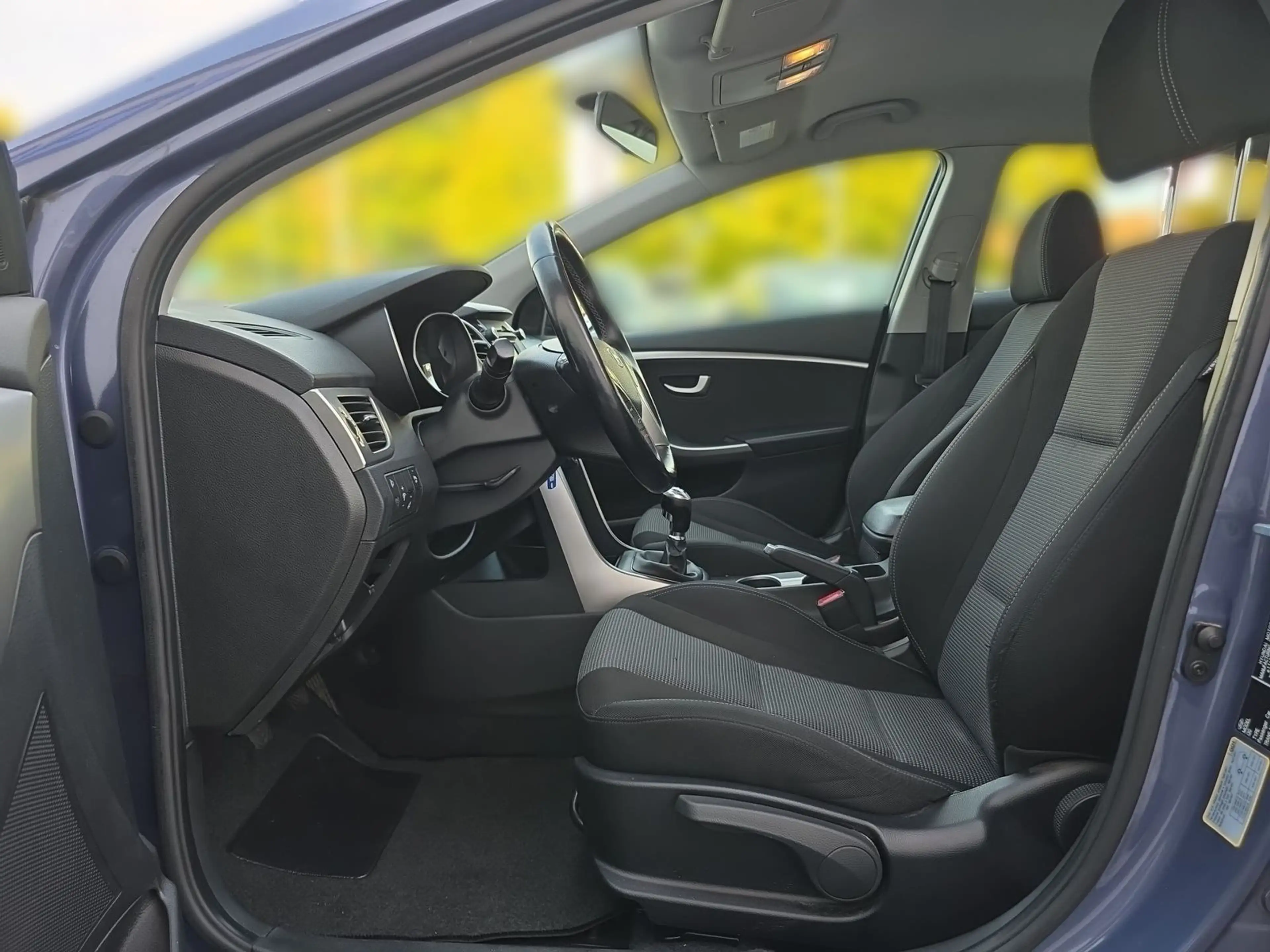 Hyundai i30 1.4 Classic Tempomat Sitzheizung Klima PDC — photo 10