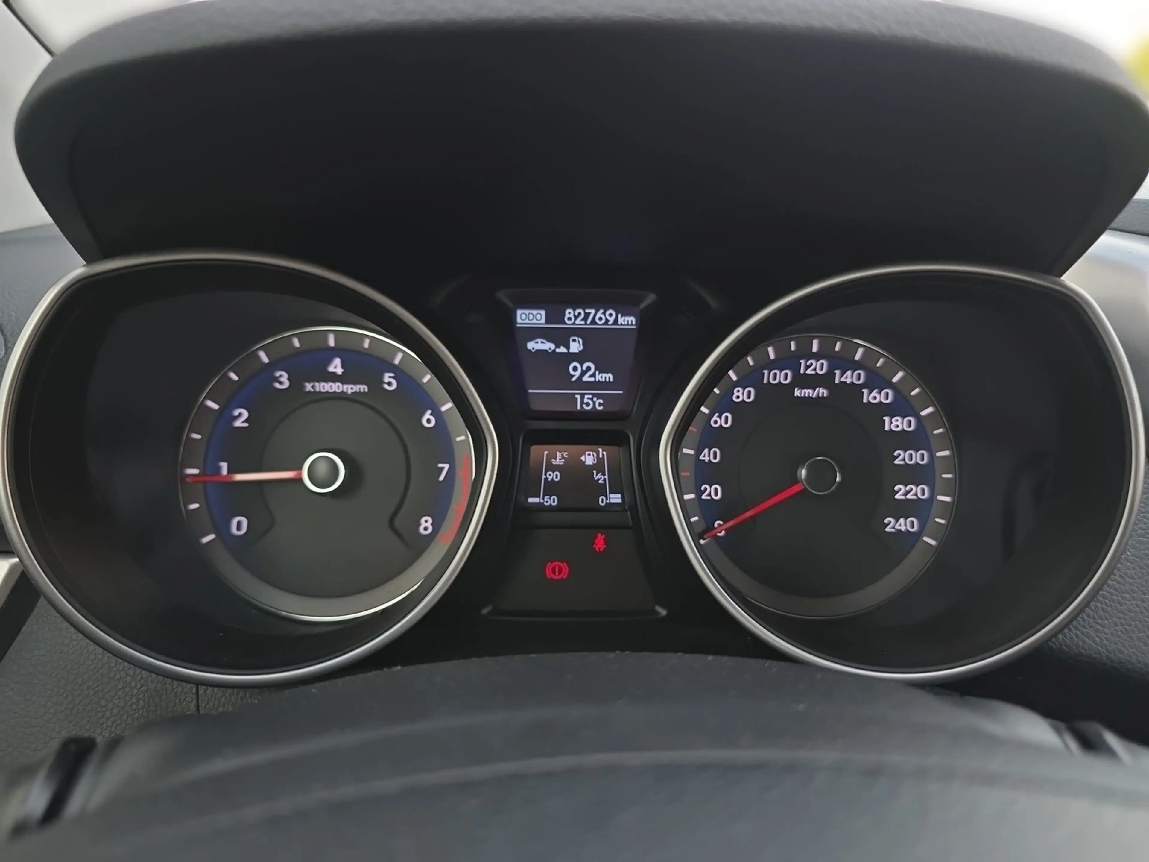 Hyundai i30 1.4 Classic Tempomat Sitzheizung Klima PDC — photo 11