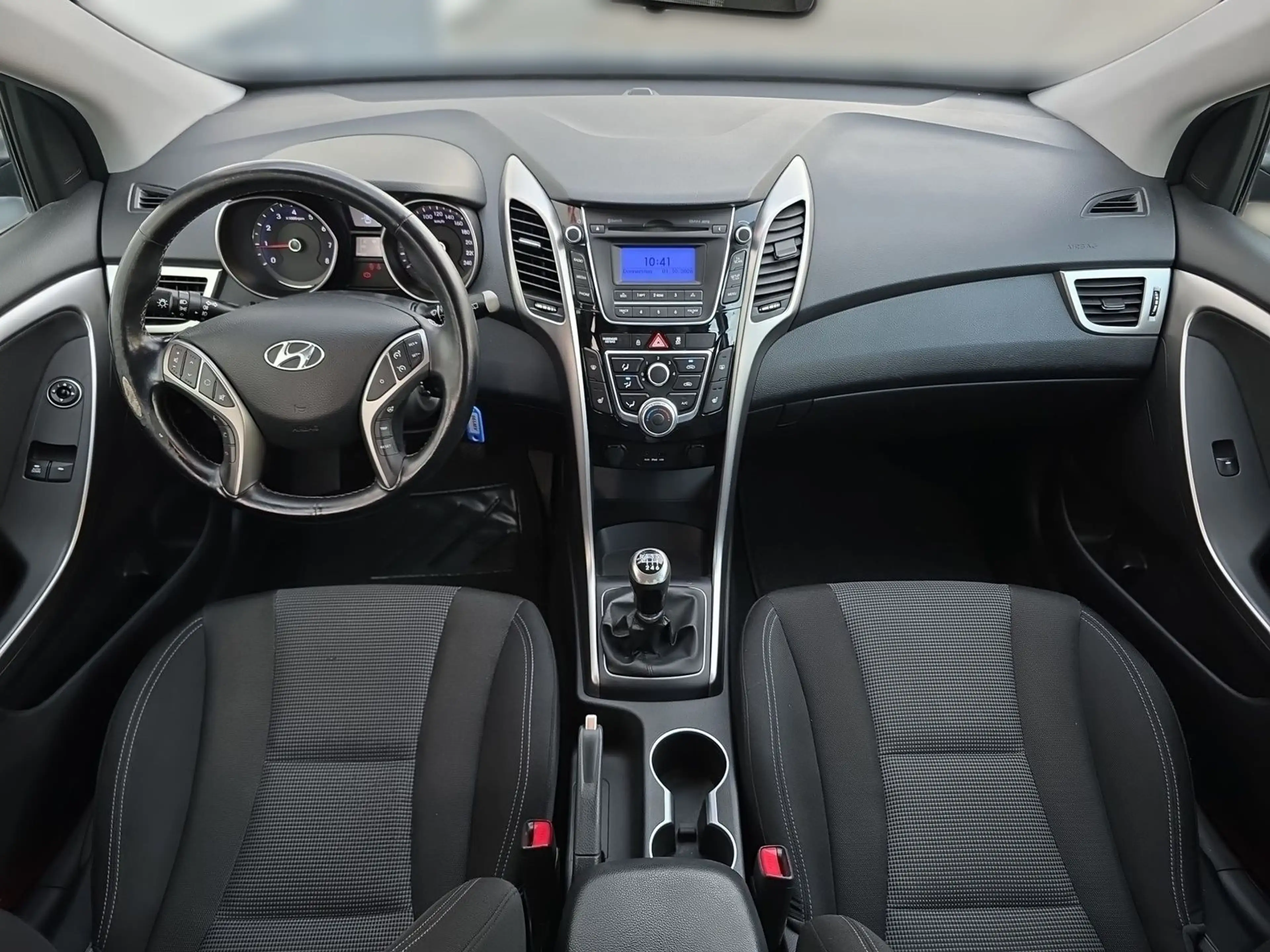 Hyundai i30 1.4 Classic Tempomat Sitzheizung Klima PDC — photo 12