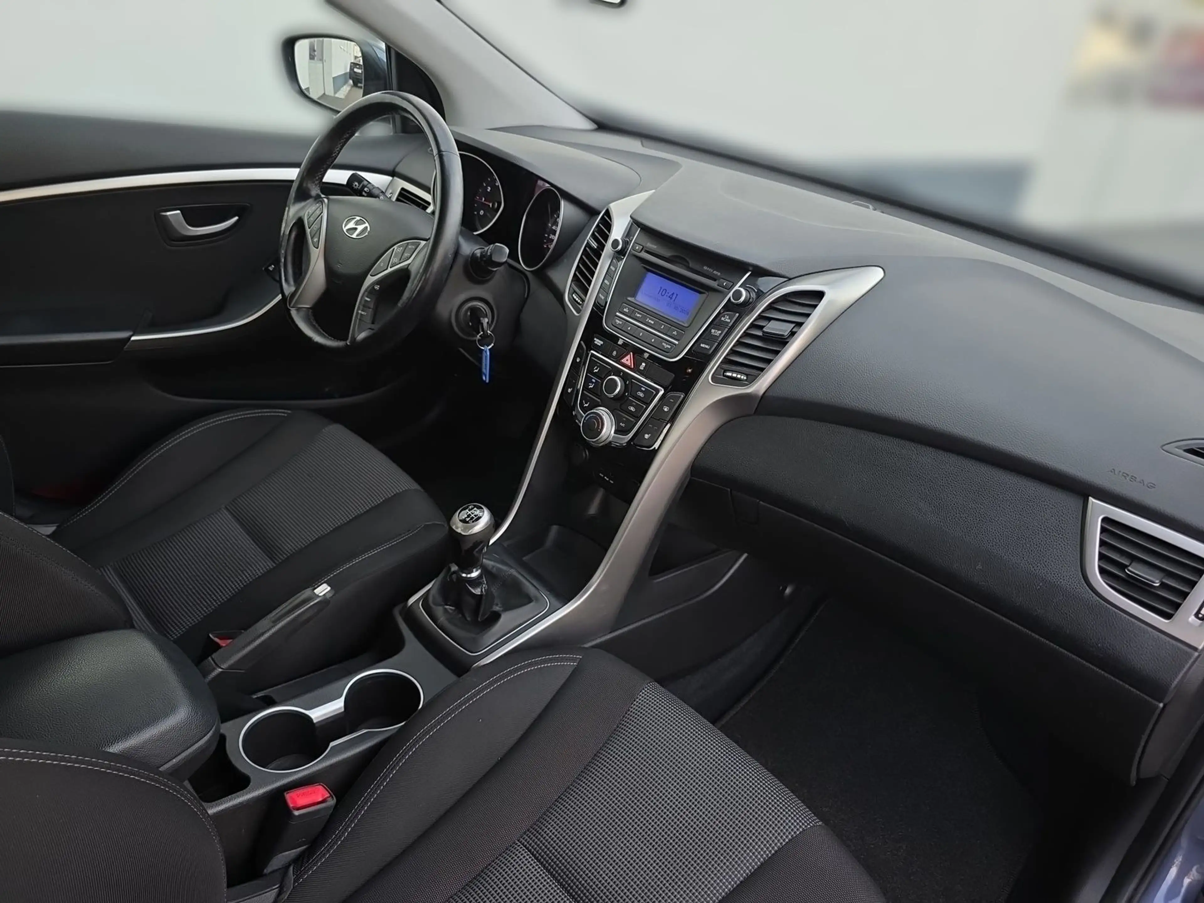 Hyundai i30 1.4 Classic Tempomat Sitzheizung Klima PDC — photo 14
