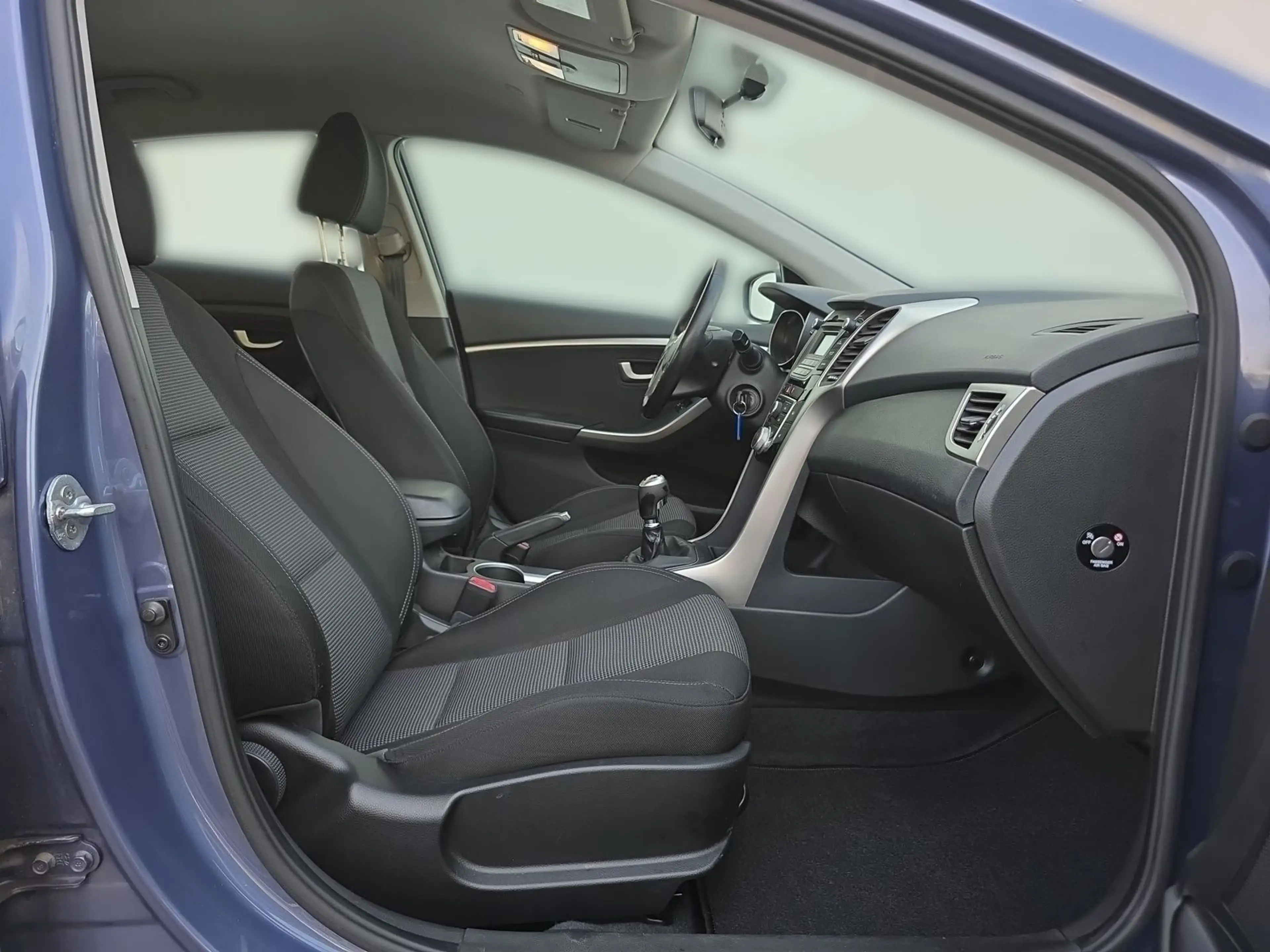 Hyundai i30 1.4 Classic Tempomat Sitzheizung Klima PDC — photo 15