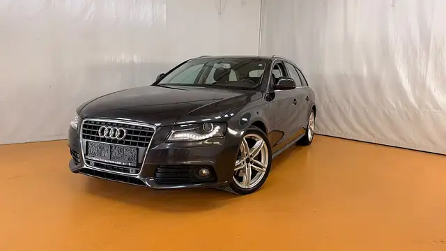 Audi A4 view 3
