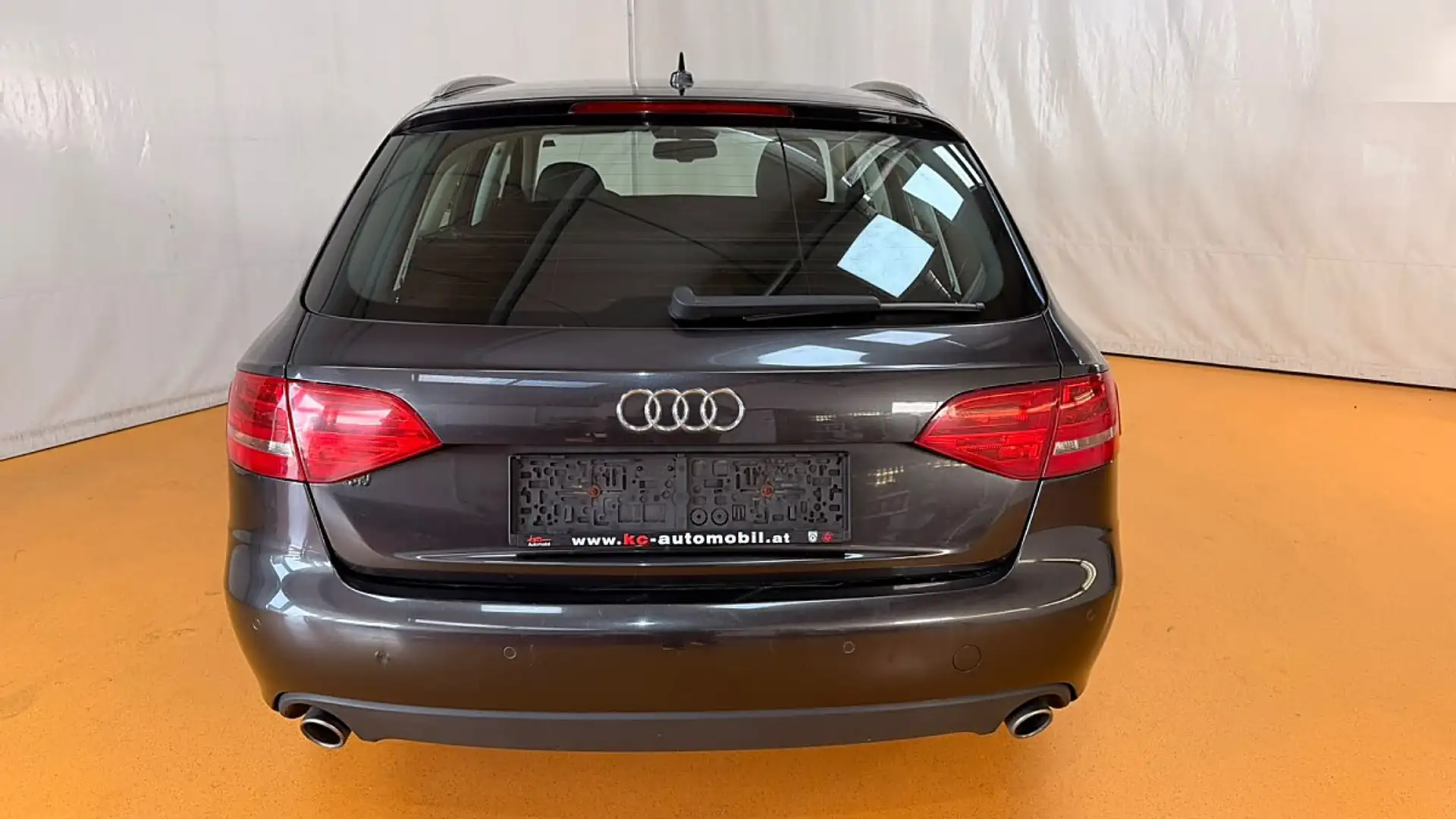 Audi A4 Avant 2,7 TDI DPF Aut. Grau - 2