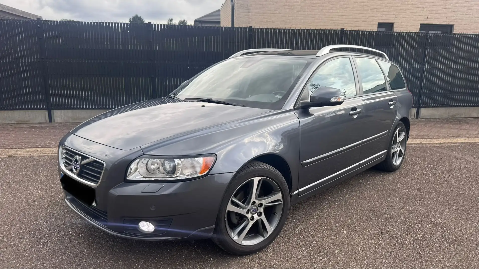 Volvo V50 1.6 HDi | Euro 5 | 6 Vitesse| Zuinig & Betrouwbaar Gris - 1