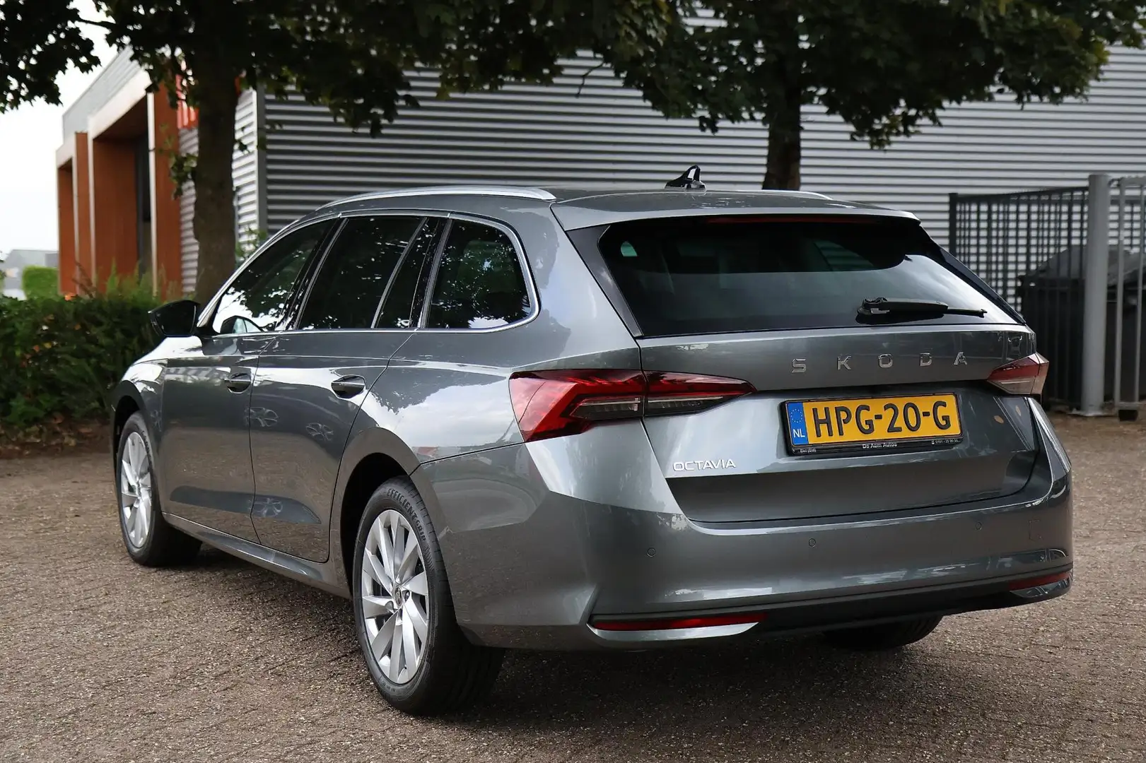 Skoda Octavia Combi 1.5 TSI MHEV Nieuw Model Alcantara 8.000 Km Grijs - 2