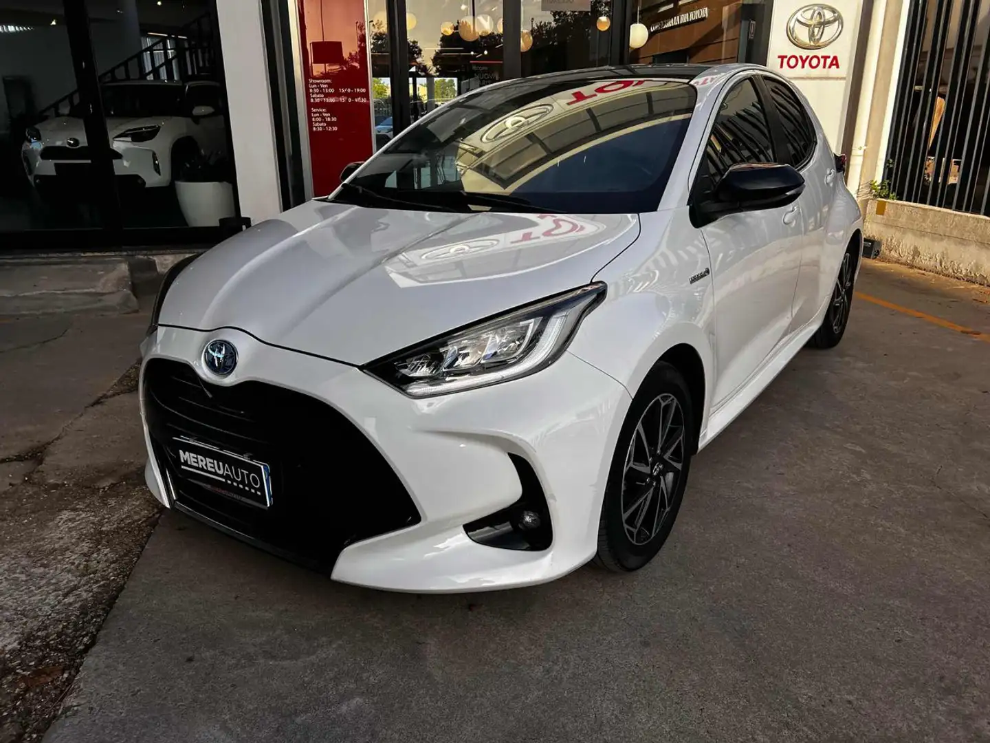 Toyota Yaris 1.5 Hybrid 5 porte Lounge Blanco - 1