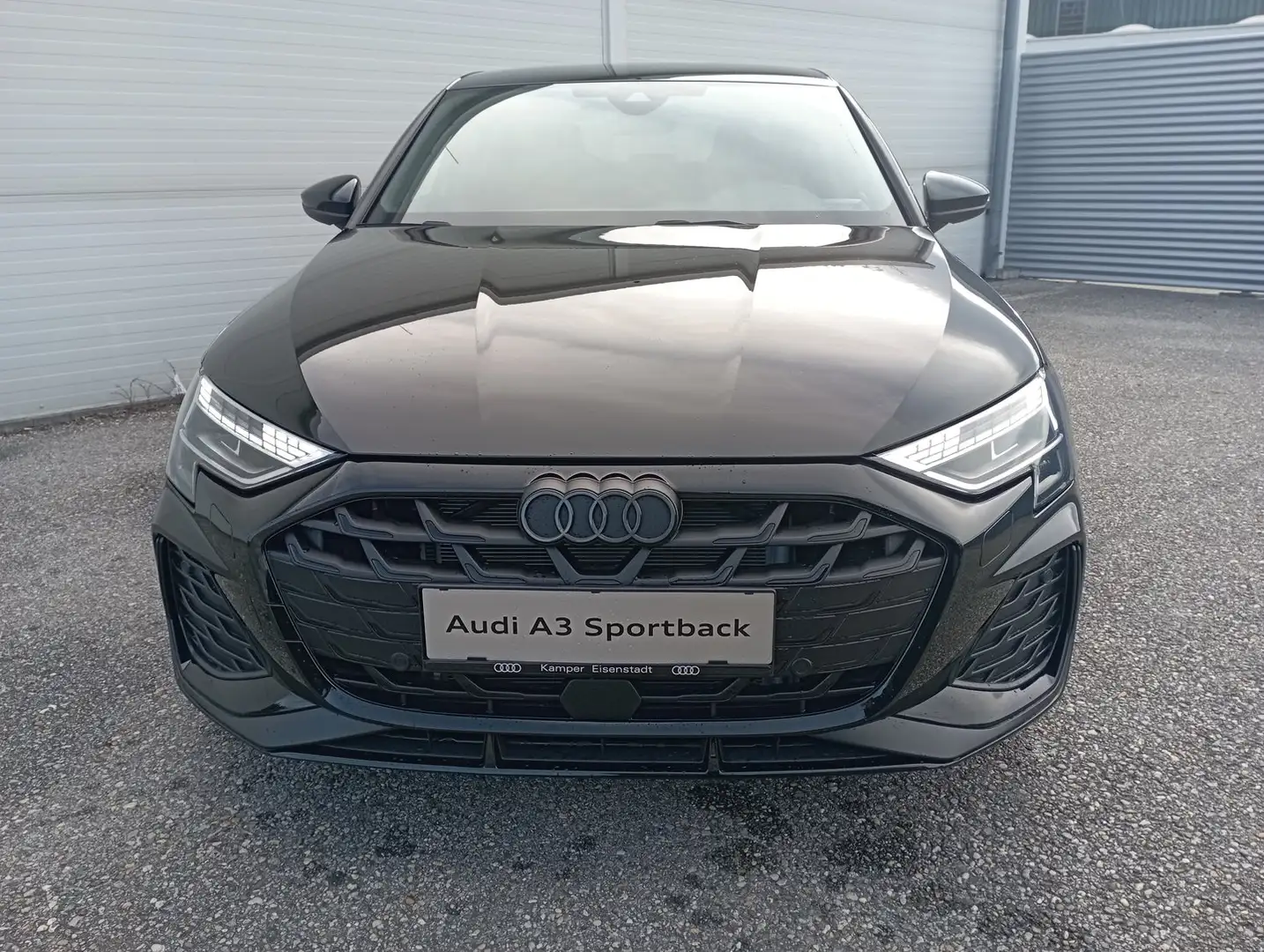 Audi A3 45 TFSI e S line Schwarz - 2