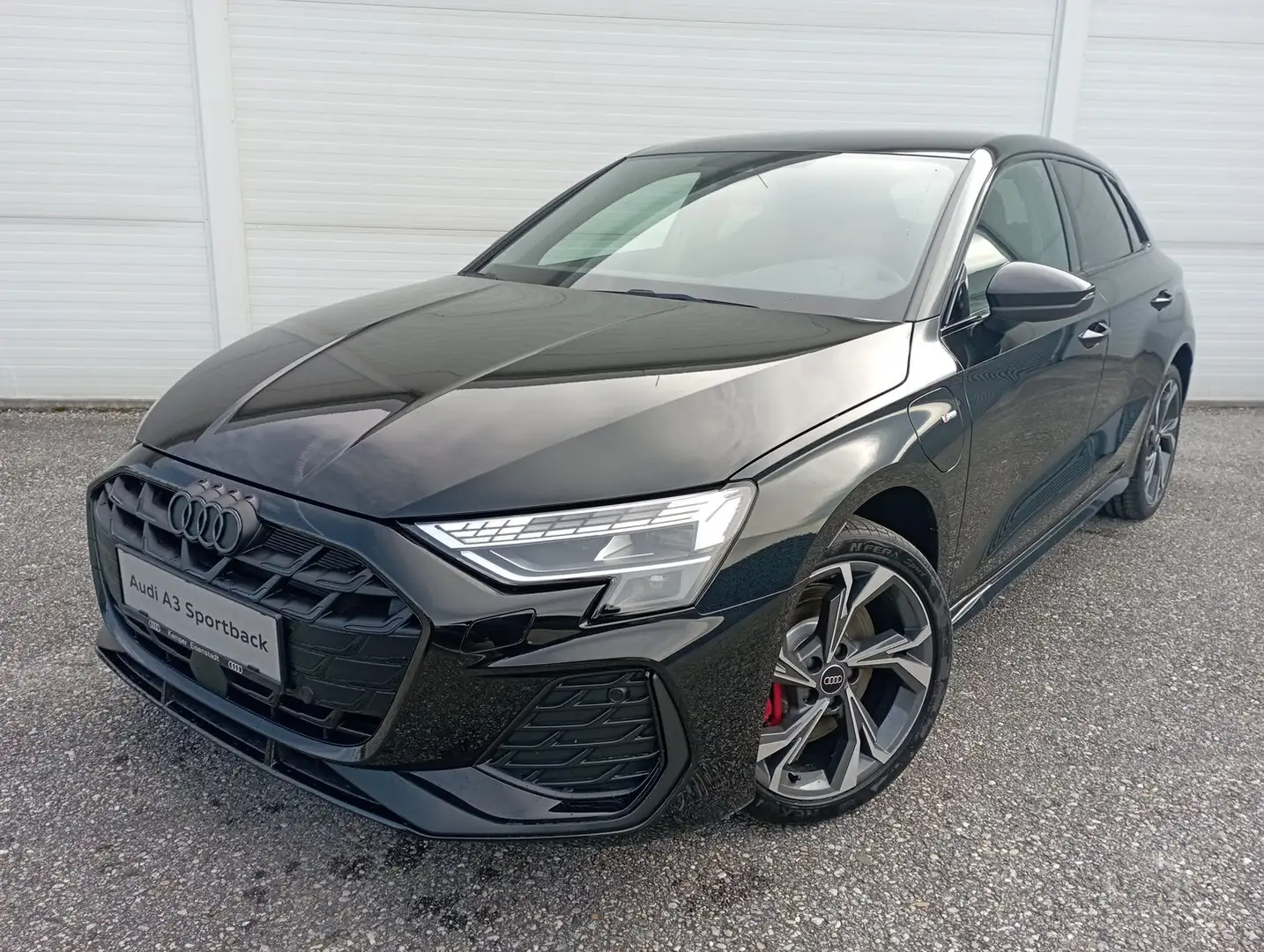 Audi A3 45 TFSI e S line Schwarz - 1