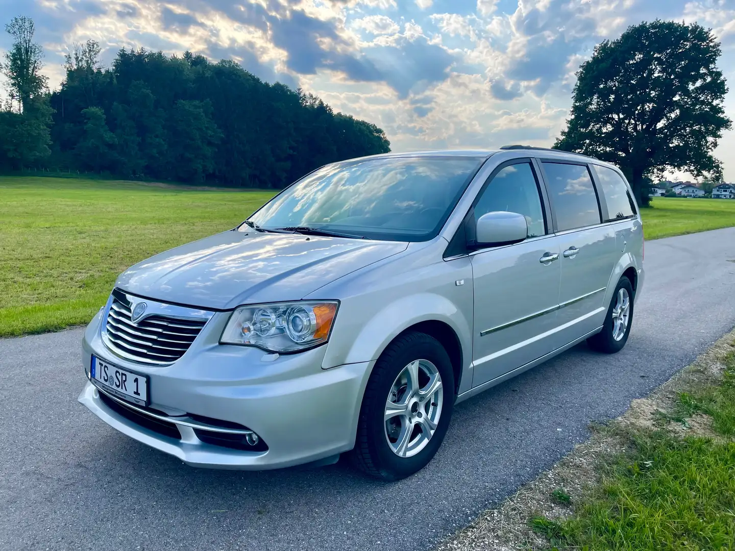 Lancia Voyager Voyager 2.8 CRD16v Gold - 2