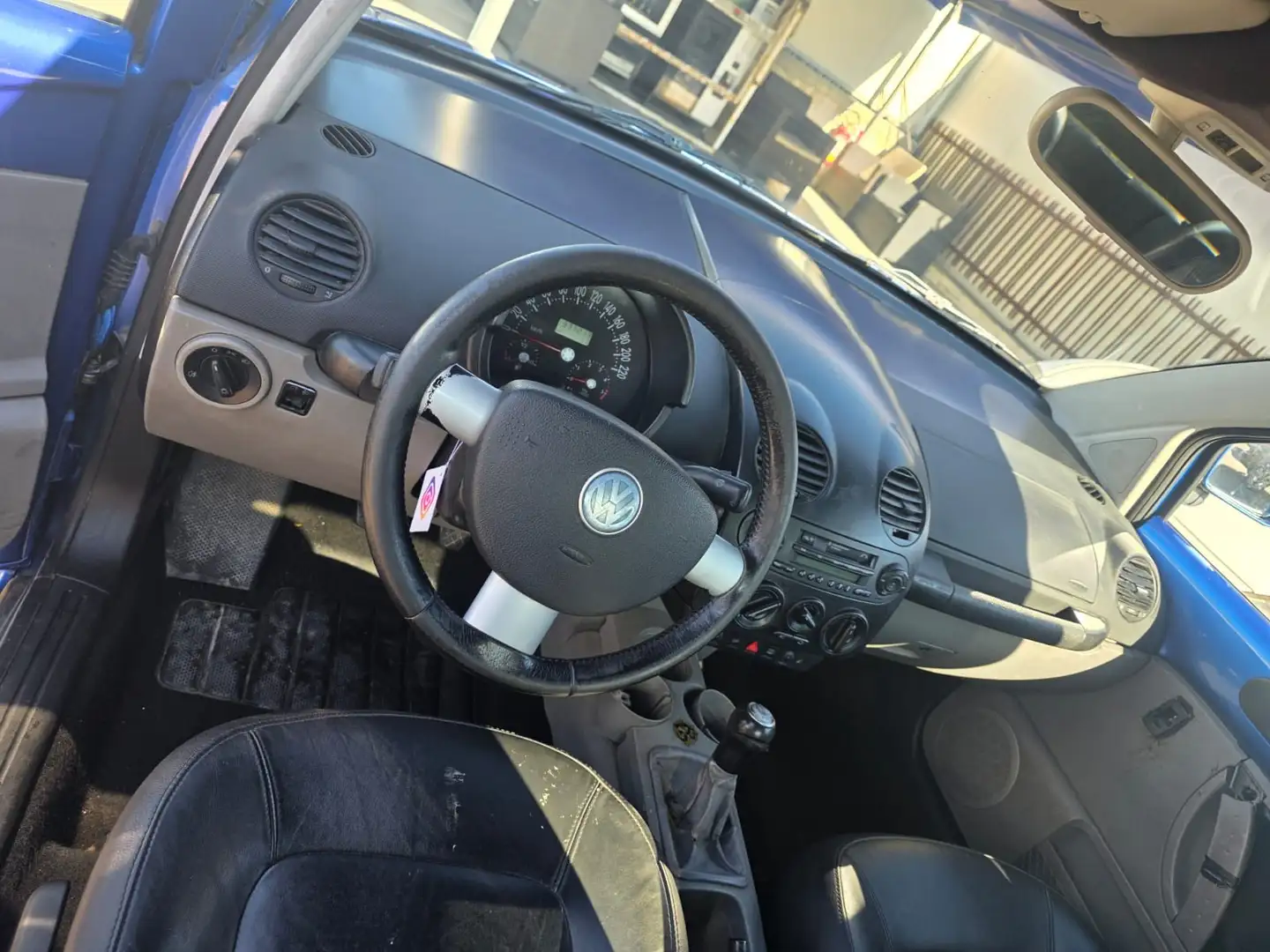 Volkswagen New Beetle - 2