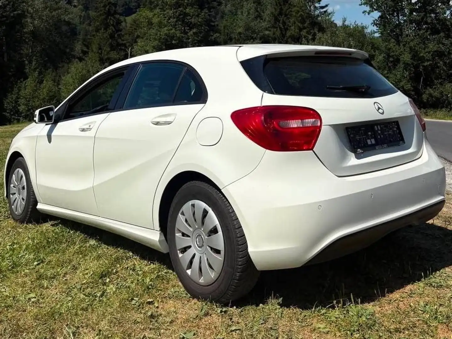 Mercedes-Benz A 180 A 180 CDI BlueEfficiency Edition Lifestyle Edition Lifestyle Weiß - 2