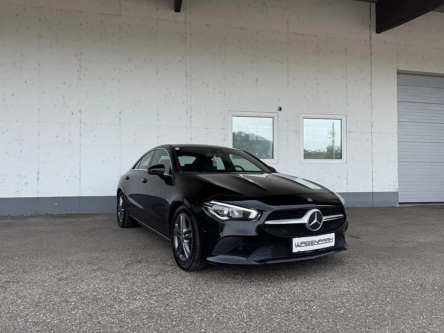 Mercedes-Benz CLA 180 d Schwarz - 2