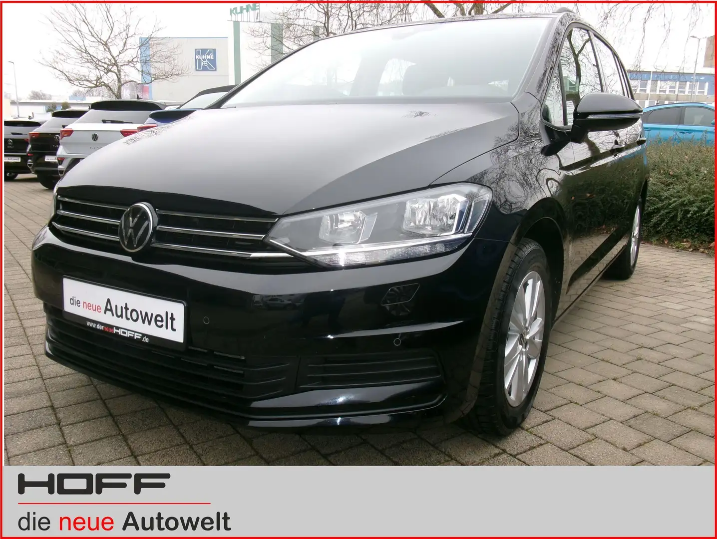 Volkswagen Touran 1.5 TSI Comfortline AB 1,99% Navi 7 Sitzer App All crna - 2