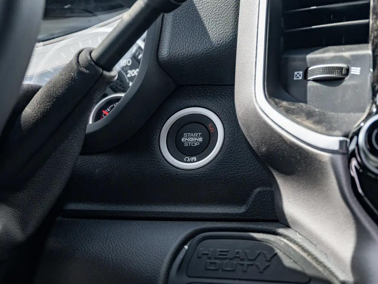 RAM 3500 снимка RAM 3500