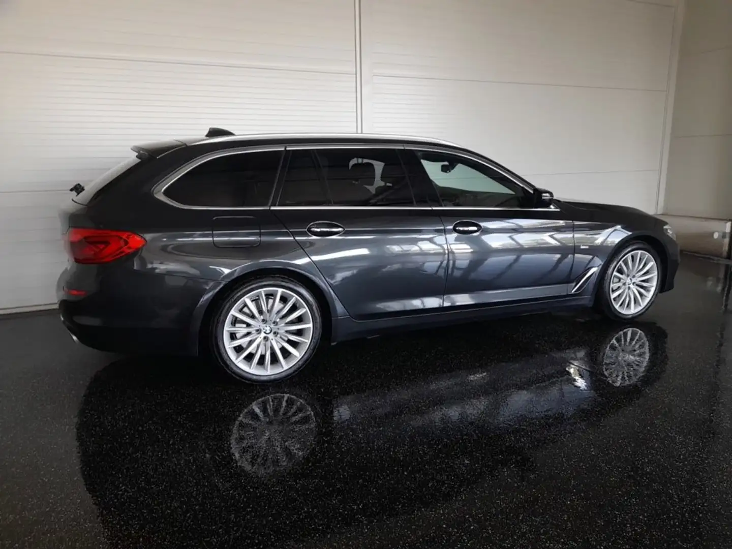 BMW 530 d Touring LUXURY LINE 4x4 Aut. *TV-FUNKTION / VOLL LED & FLA / NAVI / 19 ZOLL / E-KOMFORTSITZE & MEMORY / HK-SOUND* Grau - 2