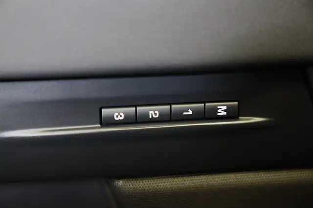 Land Rover Range Rover Evoque view 16