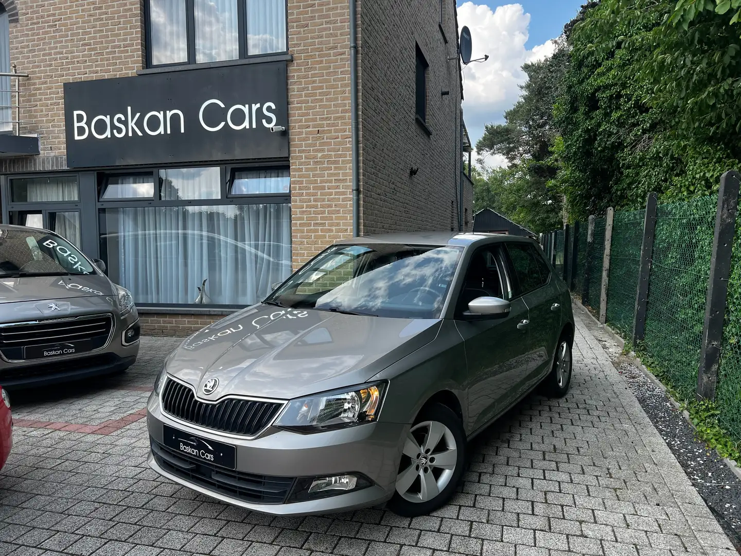 Skoda Fabia 1.0i/M2016/65.000KM/NAVIGATIE/12M GARANTIE Braun - 1