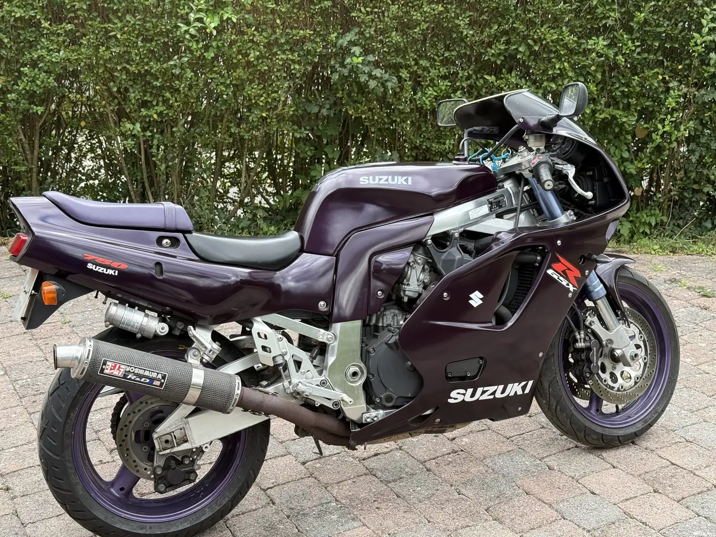 Suzuki GSX-R 750 - 1