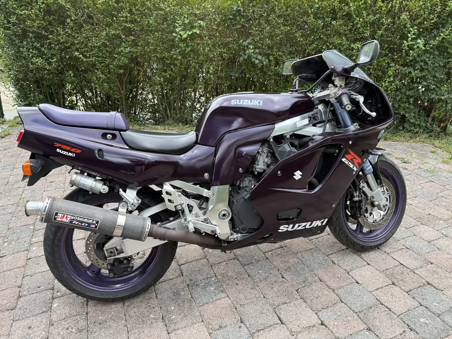 Suzuki GSX-R 750 - 1