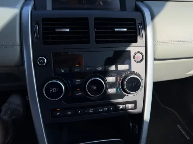 Land Rover Discovery Sport view 21