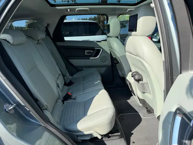 Land Rover Discovery Sport view 9