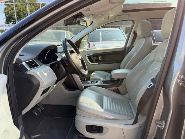 Land Rover Discovery Sport view 6