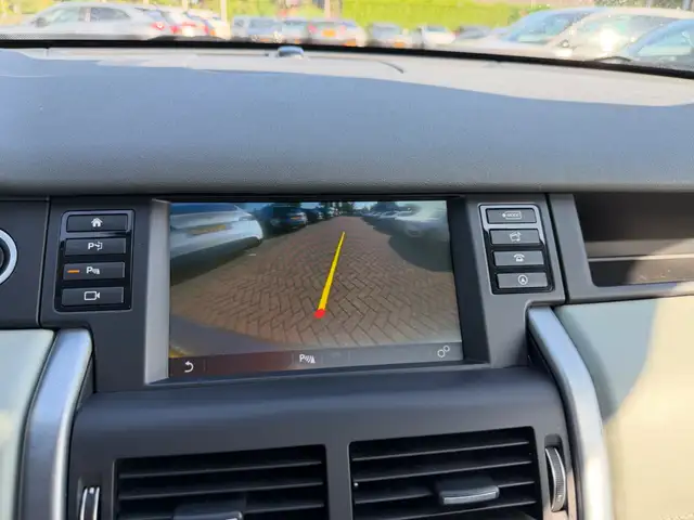 Land Rover Discovery Sport view 18