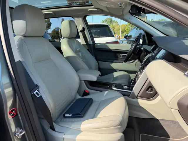 Land Rover Discovery Sport view 10