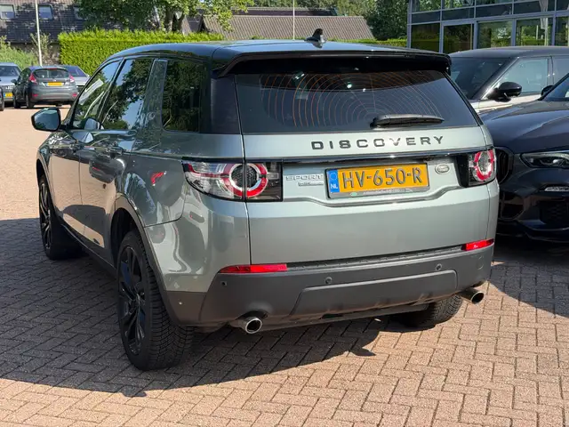Land Rover Discovery Sport view 4