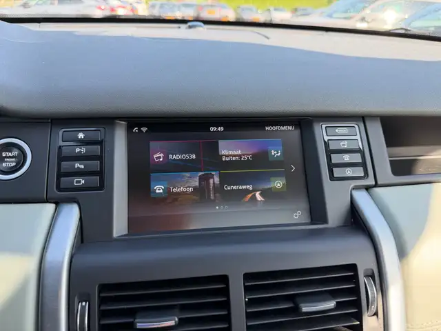 Land Rover Discovery Sport view 20
