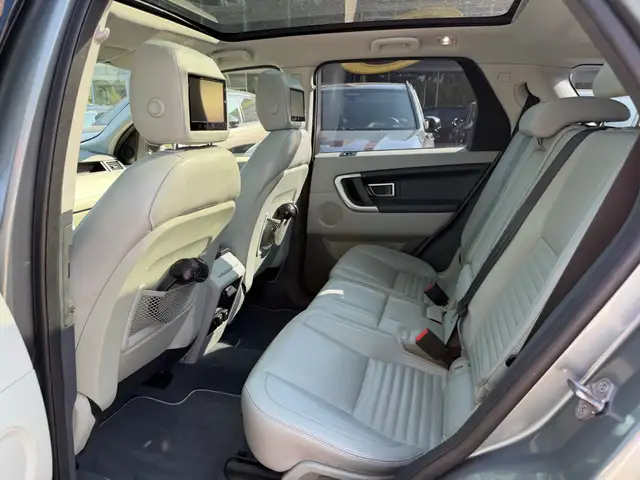Land Rover Discovery Sport view 8