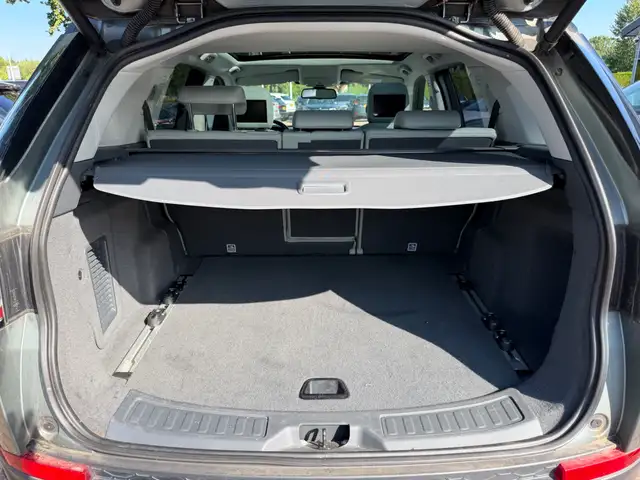 Land Rover Discovery Sport view 13