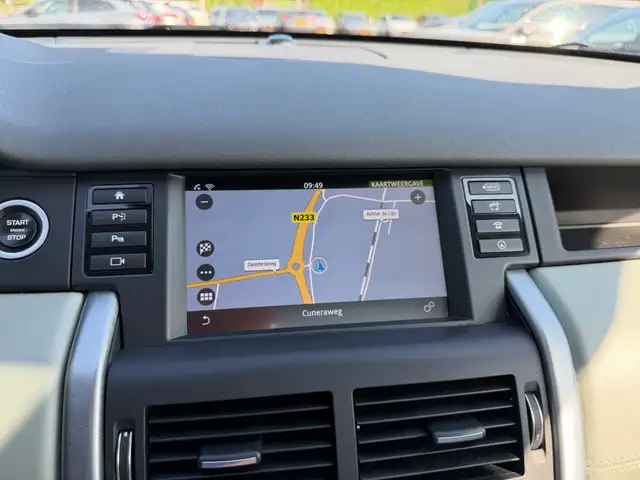 Land Rover Discovery Sport view 19