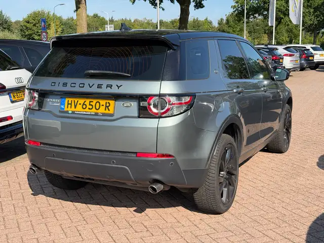 Land Rover Discovery Sport view 2