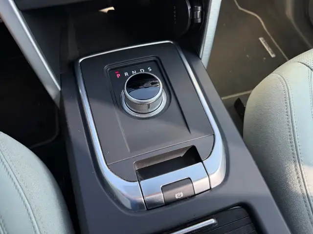Land Rover Discovery Sport view 22